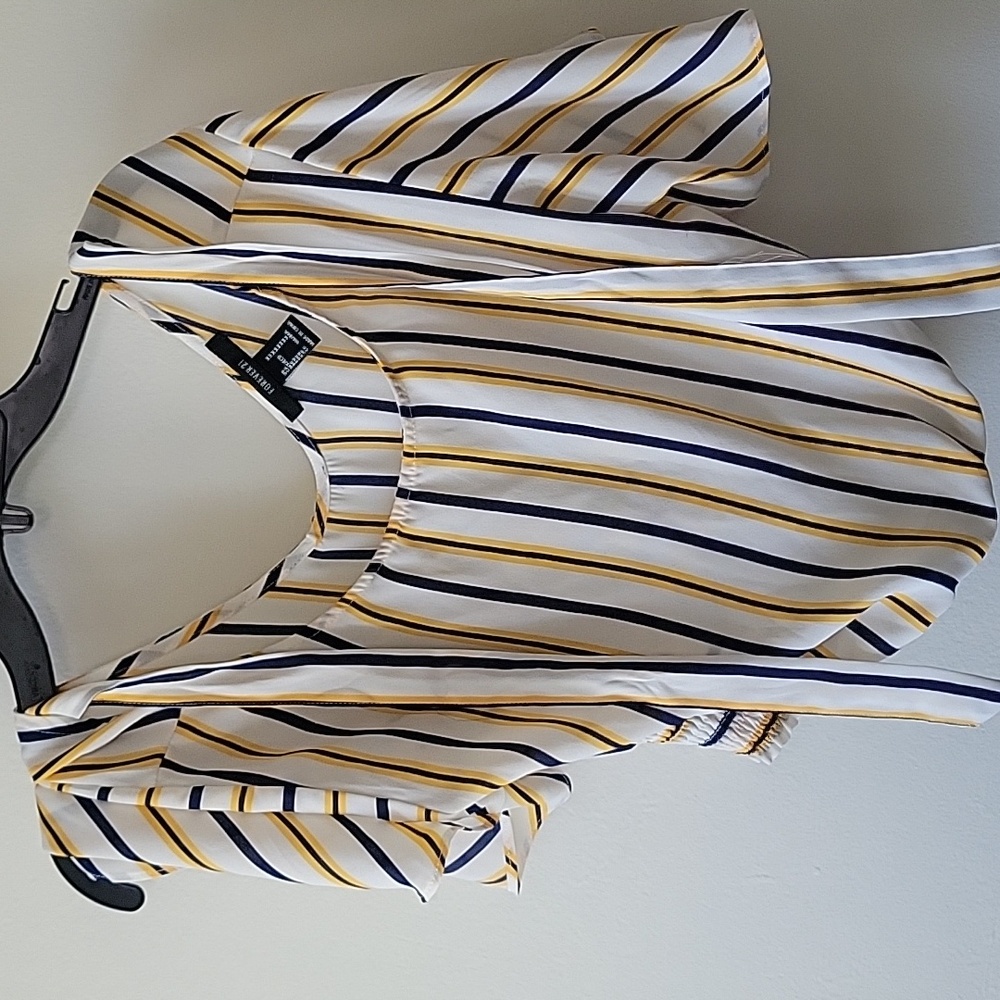 Forever 21 Top size M